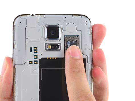 Samsung Galaxy S5 microSD Card Replacement .